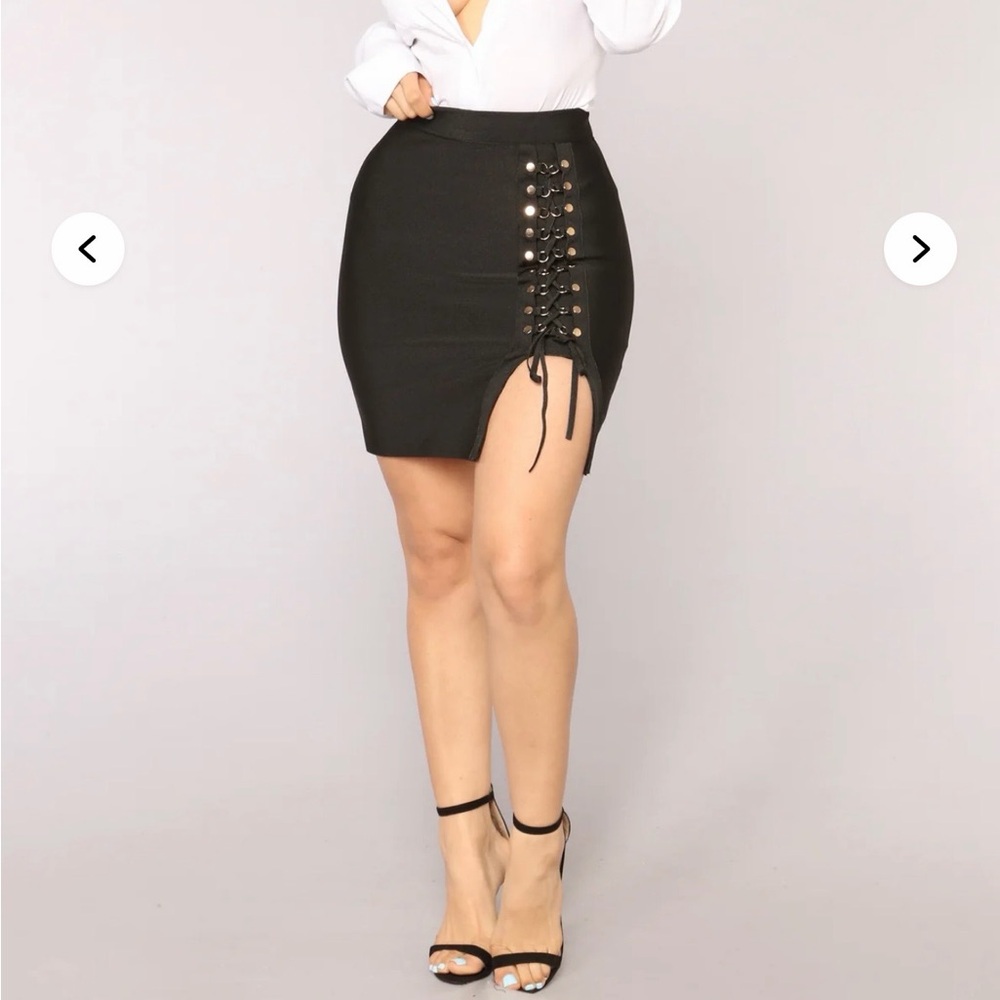 🖤Black Lace-Up Mini Skirt